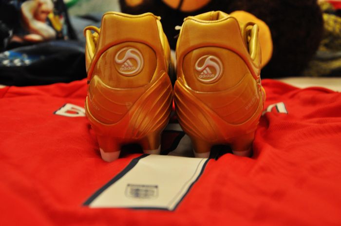 苦苦搜寻一年的金靴到手