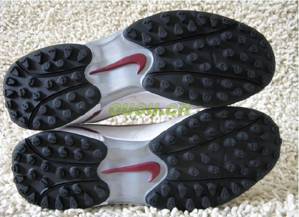 NIKE TF 这双好穿么?踢人工草坪,请教。