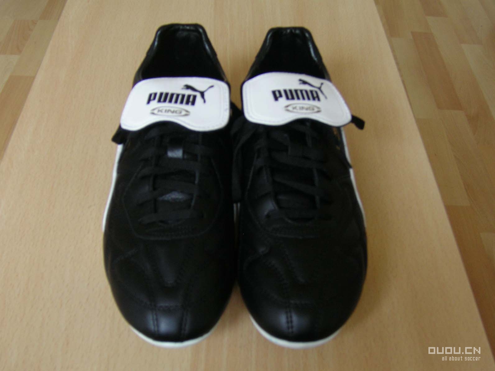 来发一下我的鞋子(又增加两双今天才买的NIKE10.16;再加一双F50 11.23)