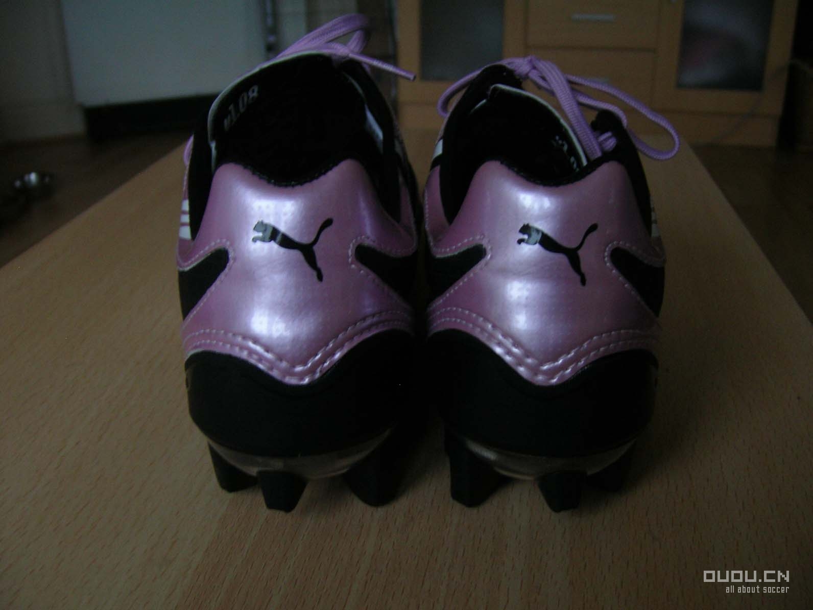 来发一下我的鞋子(又增加两双今天才买的NIKE10.16;再加一双F50 11.23)