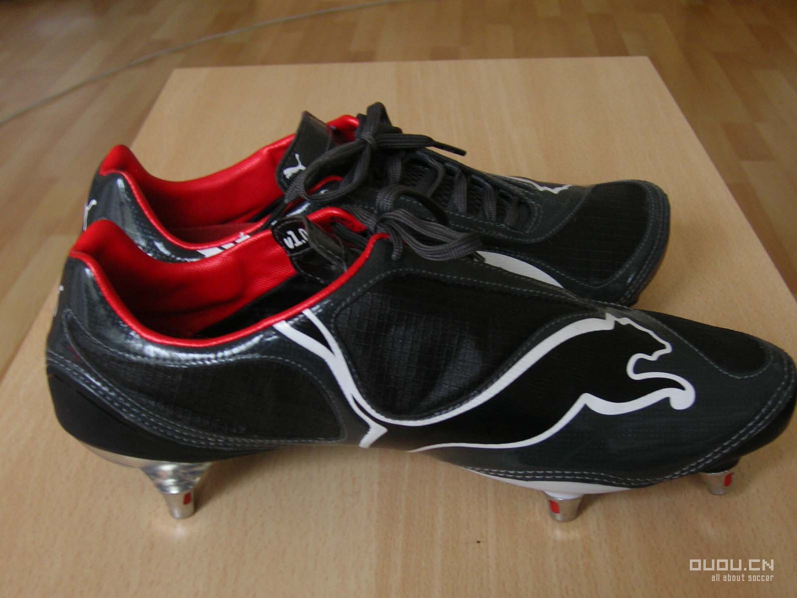 来发一下我的鞋子(又增加两双今天才买的NIKE10.16;再加一双F50 11.23)