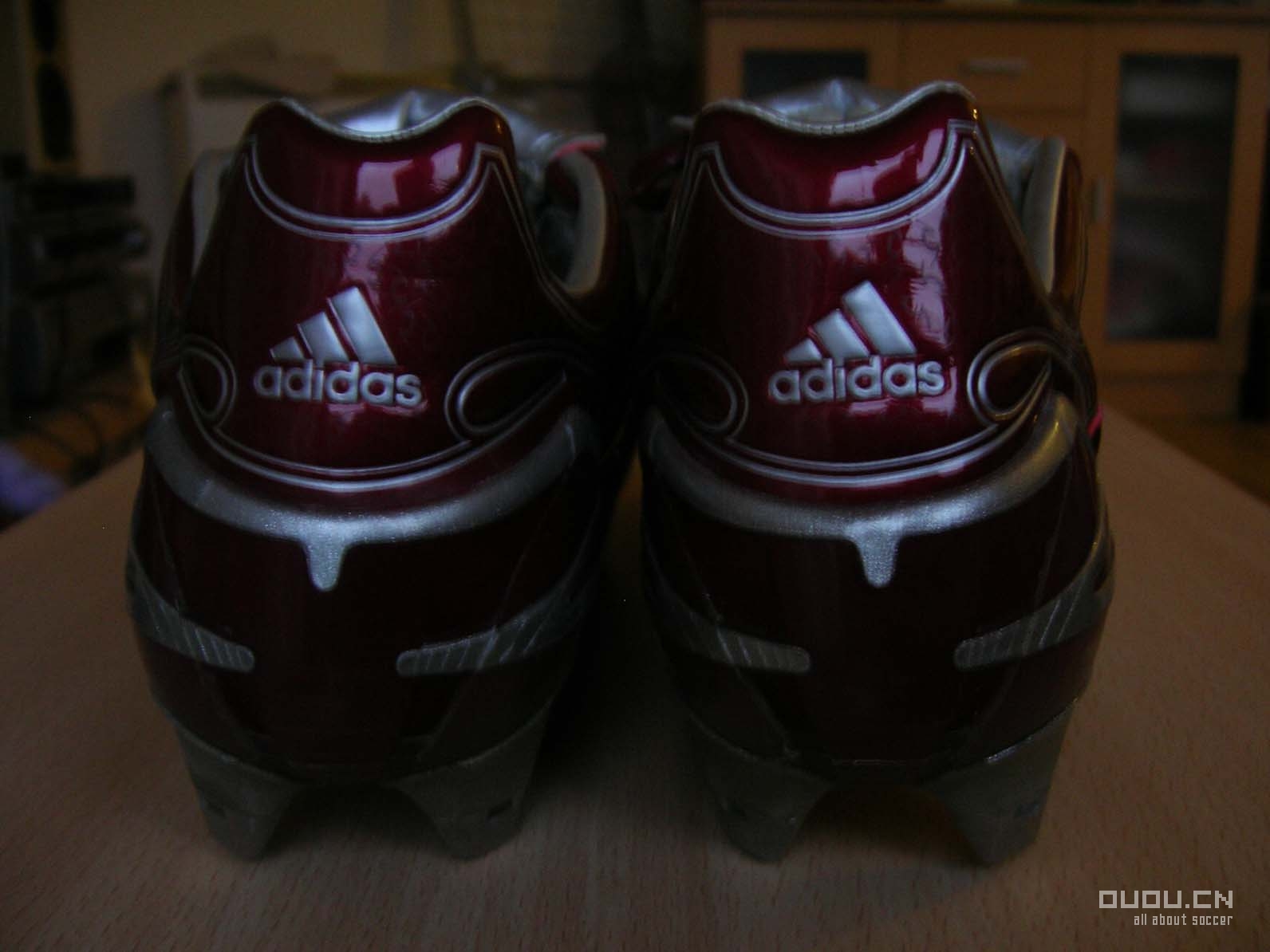 来发一下我的鞋子(又增加两双今天才买的NIKE10.16;再加一双F50 11.23)