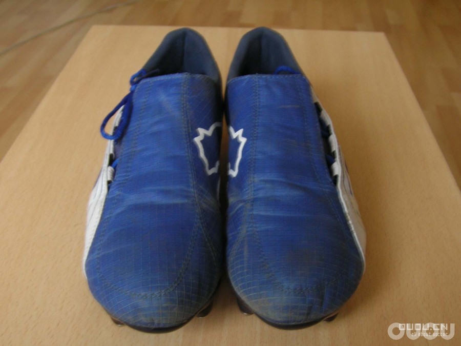 来发一下我的鞋子(又增加两双今天才买的NIKE10.16;再加一双F50 11.23)