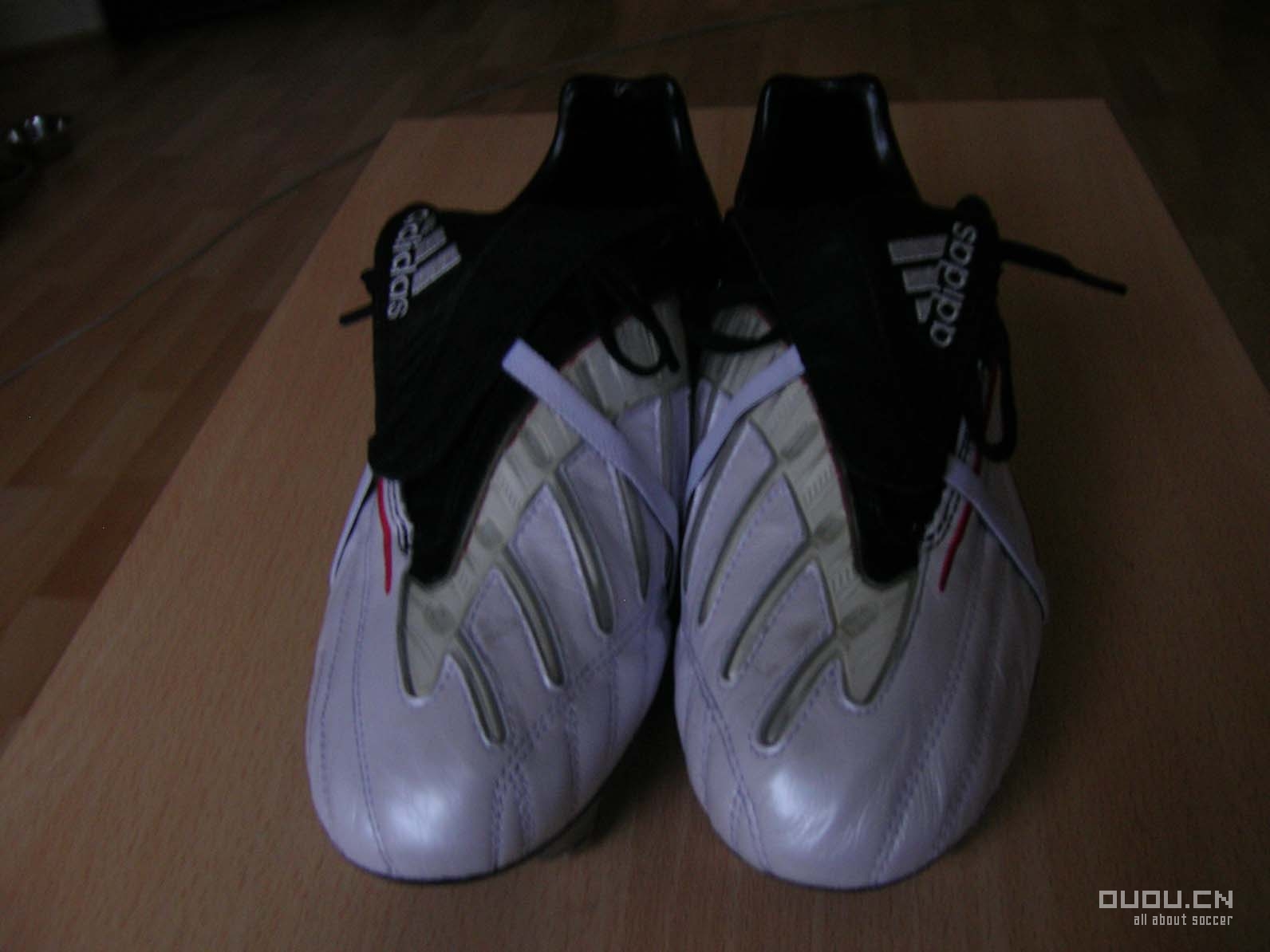 来发一下我的鞋子(又增加两双今天才买的NIKE10.16;再加一双F50 11.23)