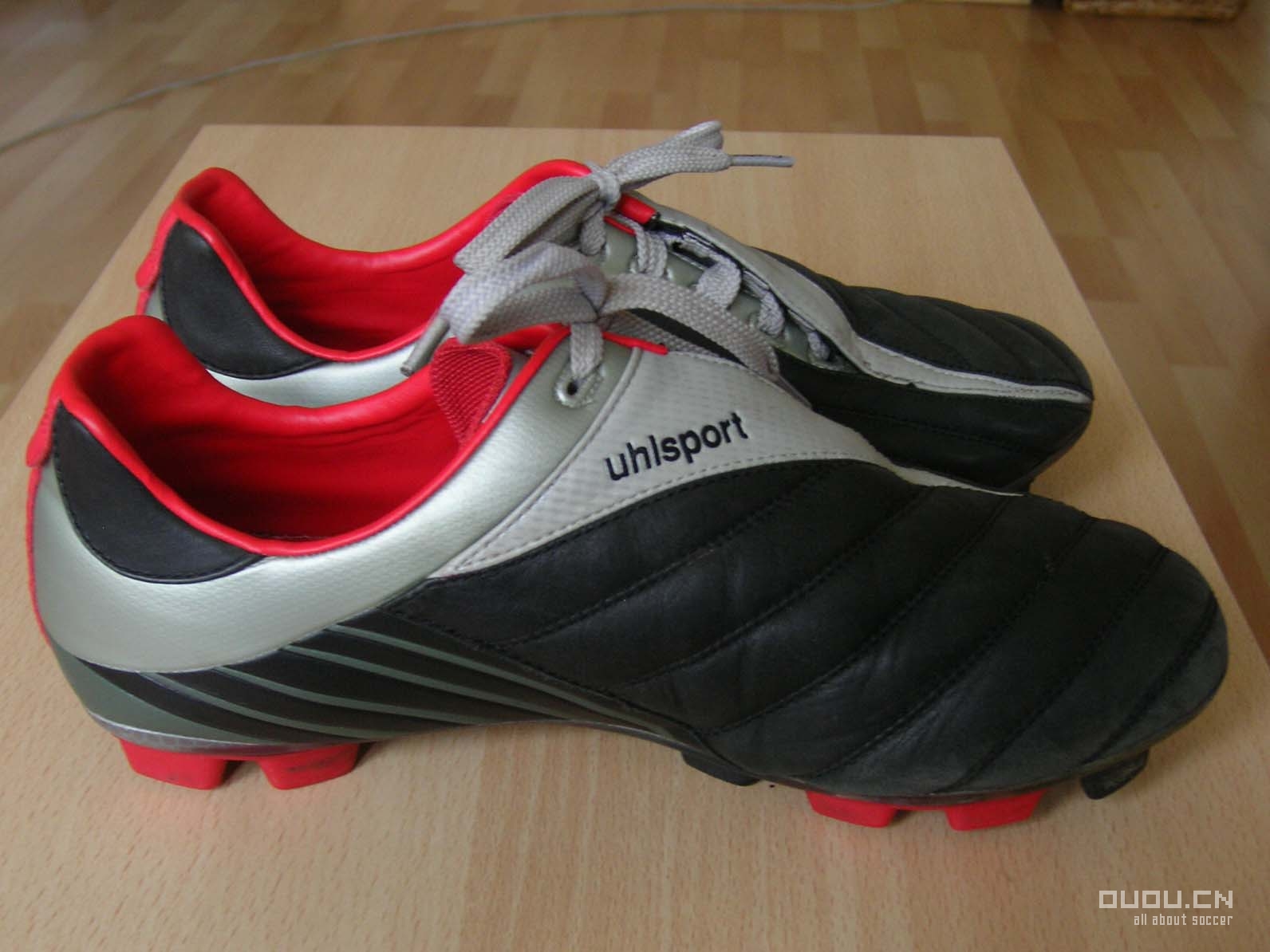 来发一下我的鞋子(又增加两双今天才买的NIKE10.16;再加一双F50 11.23)