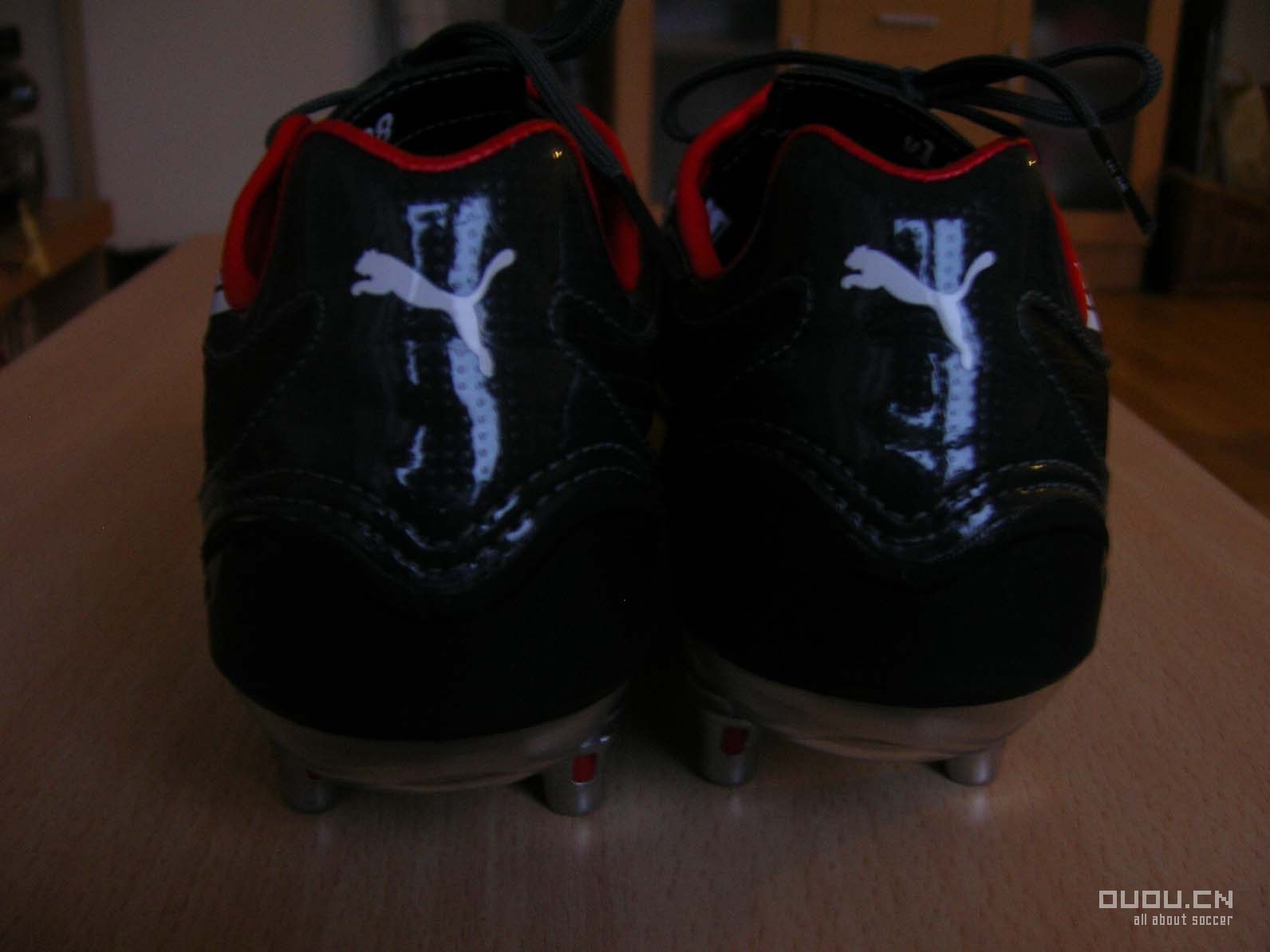 来发一下我的鞋子(又增加两双今天才买的NIKE10.16;再加一双F50 11.23)