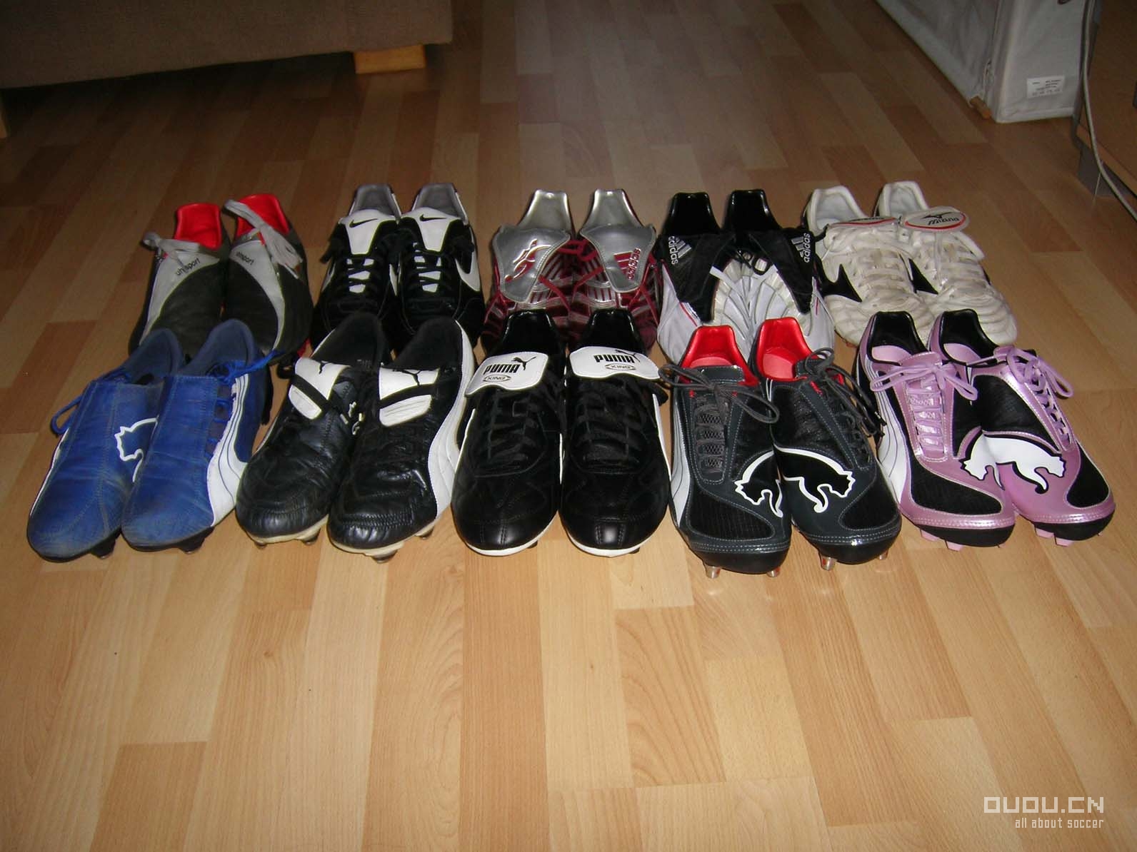 来发一下我的鞋子(又增加两双今天才买的NIKE10.16;再加一双F50 11.23)