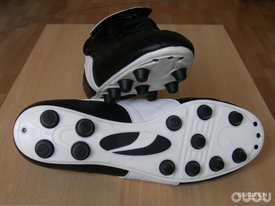 来发一下我的鞋子(又增加两双今天才买的NIKE10.16;再加一双F50 11.23)