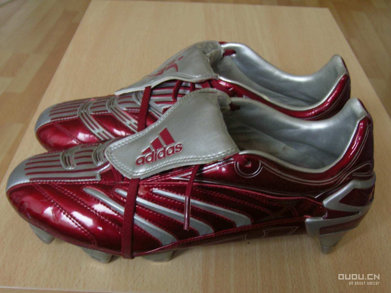 来发一下我的鞋子(又增加两双今天才买的NIKE10.16;再加一双F50 11.23)