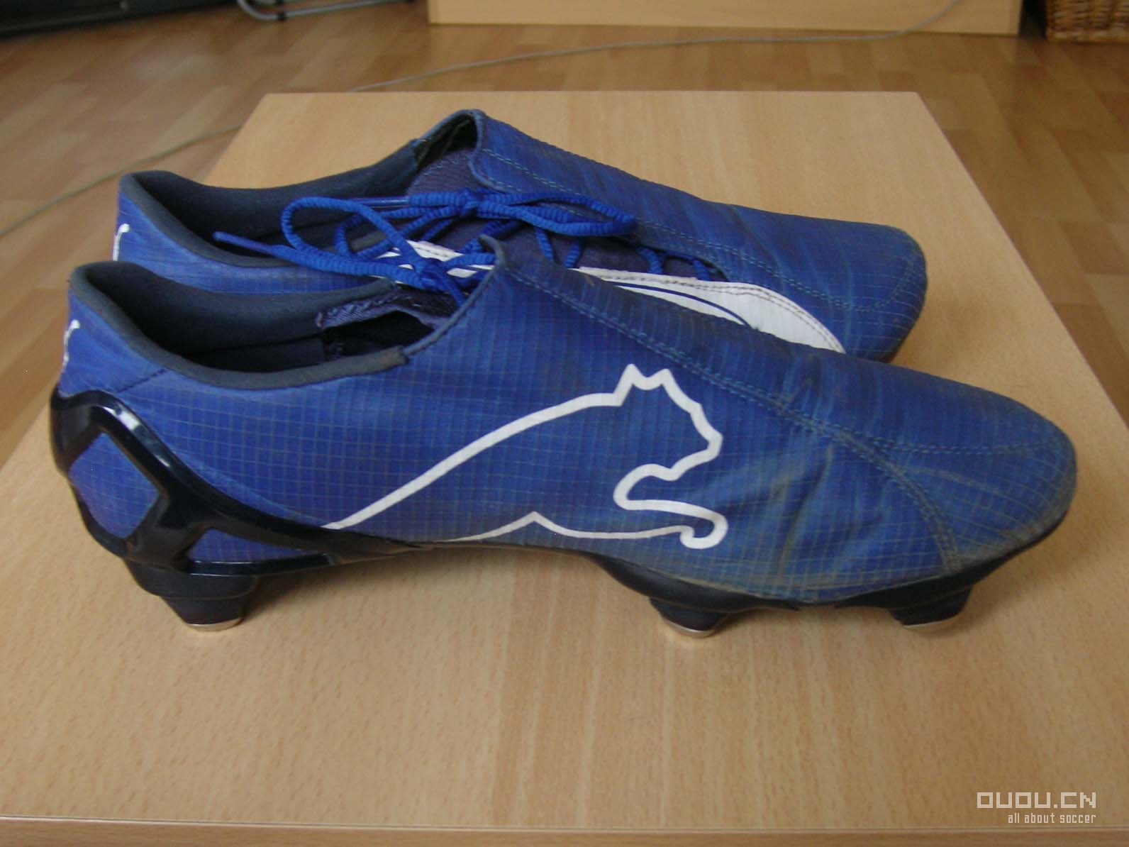 来发一下我的鞋子(又增加两双今天才买的NIKE10.16;再加一双F50 11.23)