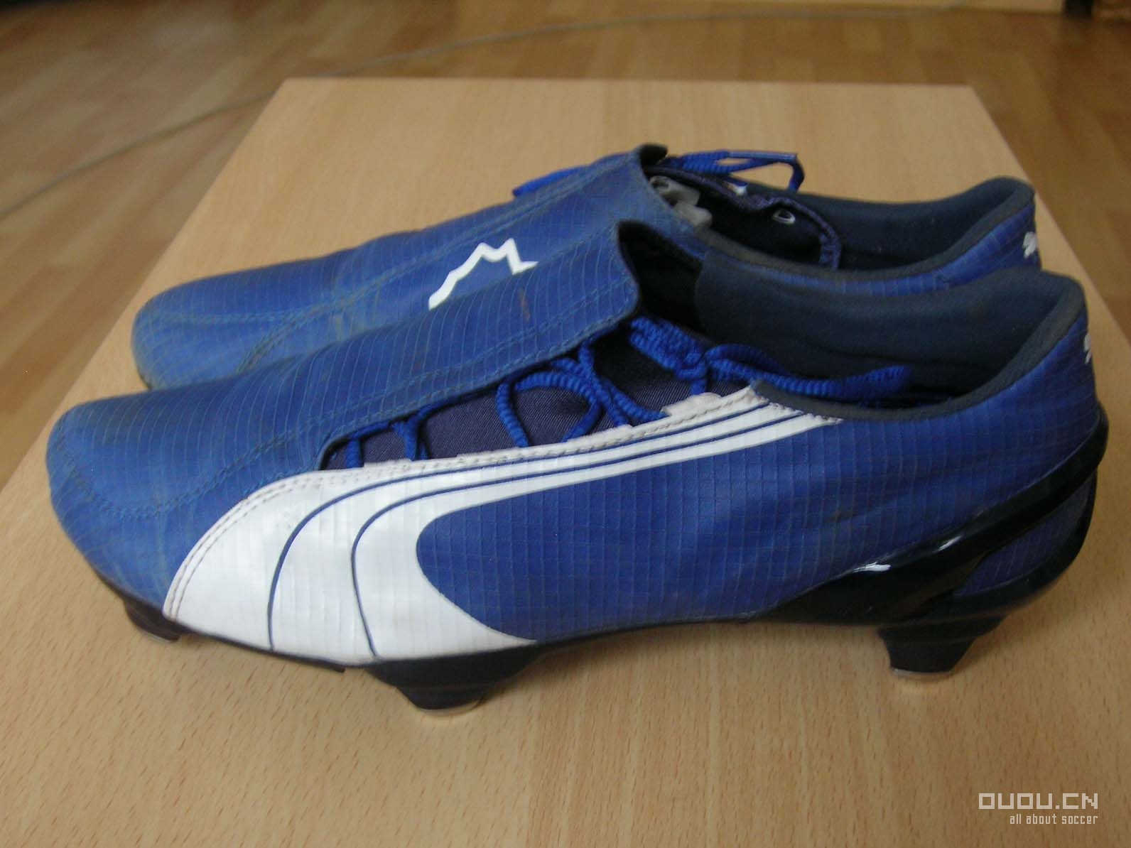 来发一下我的鞋子(又增加两双今天才买的NIKE10.16;再加一双F50 11.23)