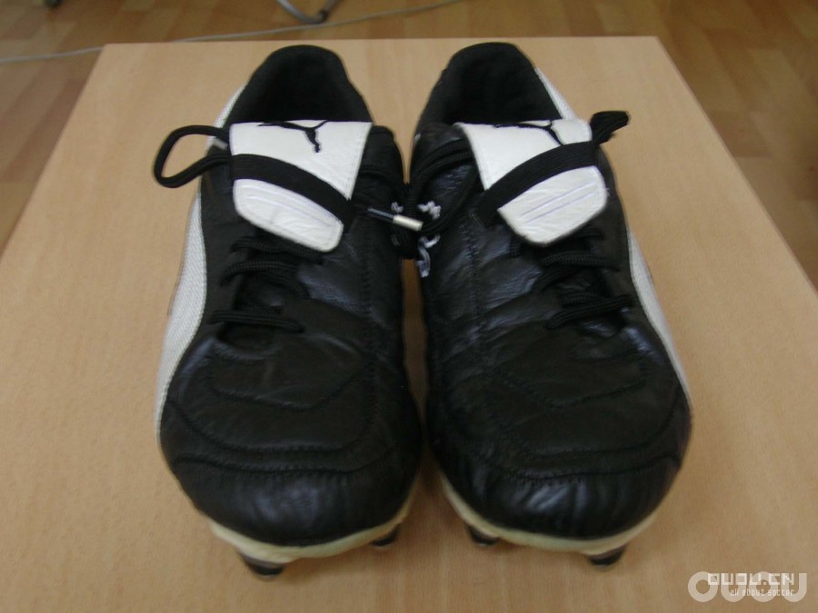 来发一下我的鞋子(又增加两双今天才买的NIKE10.16;再加一双F50 11.23)