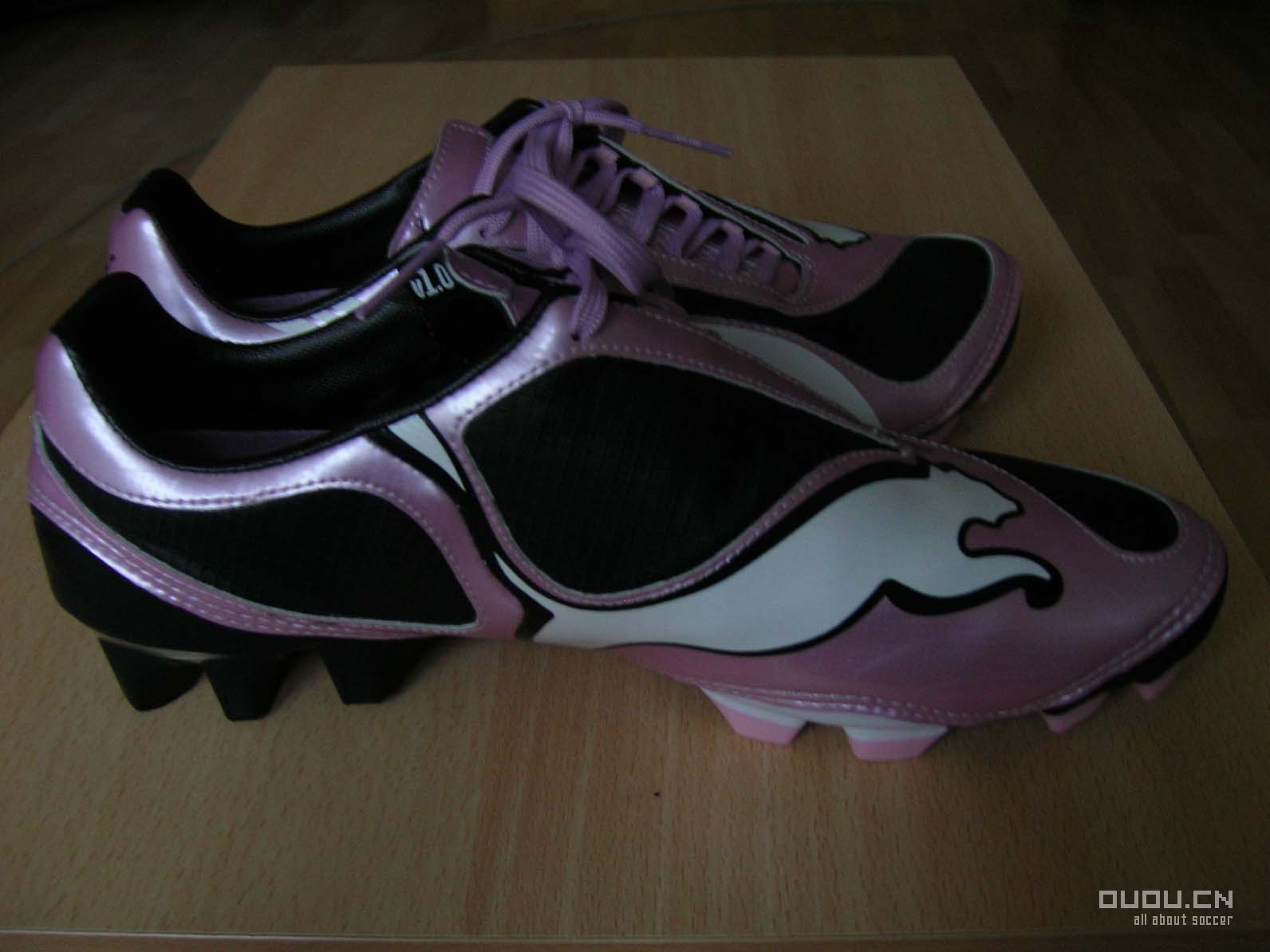 来发一下我的鞋子(又增加两双今天才买的NIKE10.16;再加一双F50 11.23)