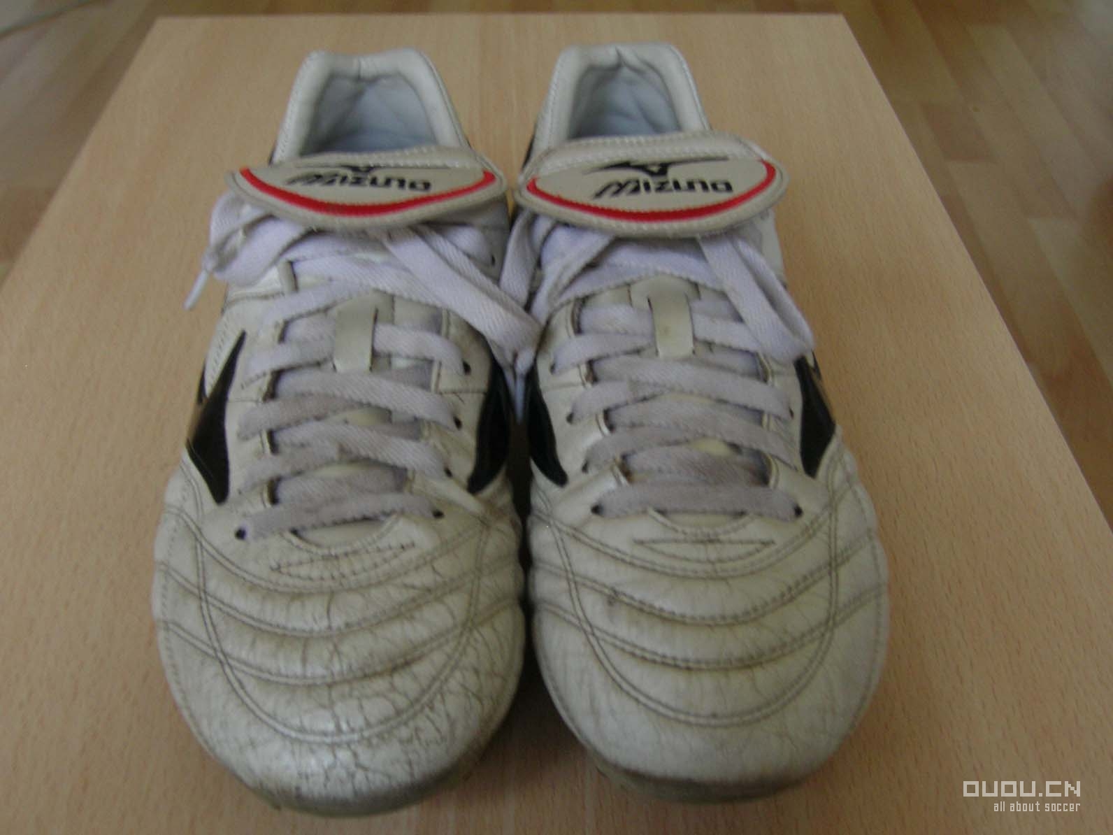 来发一下我的鞋子(又增加两双今天才买的NIKE10.16;再加一双F50 11.23)