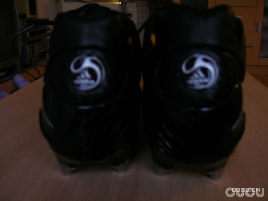 来发一下我的鞋子(又增加两双今天才买的NIKE10.16;再加一双F50 11.23)