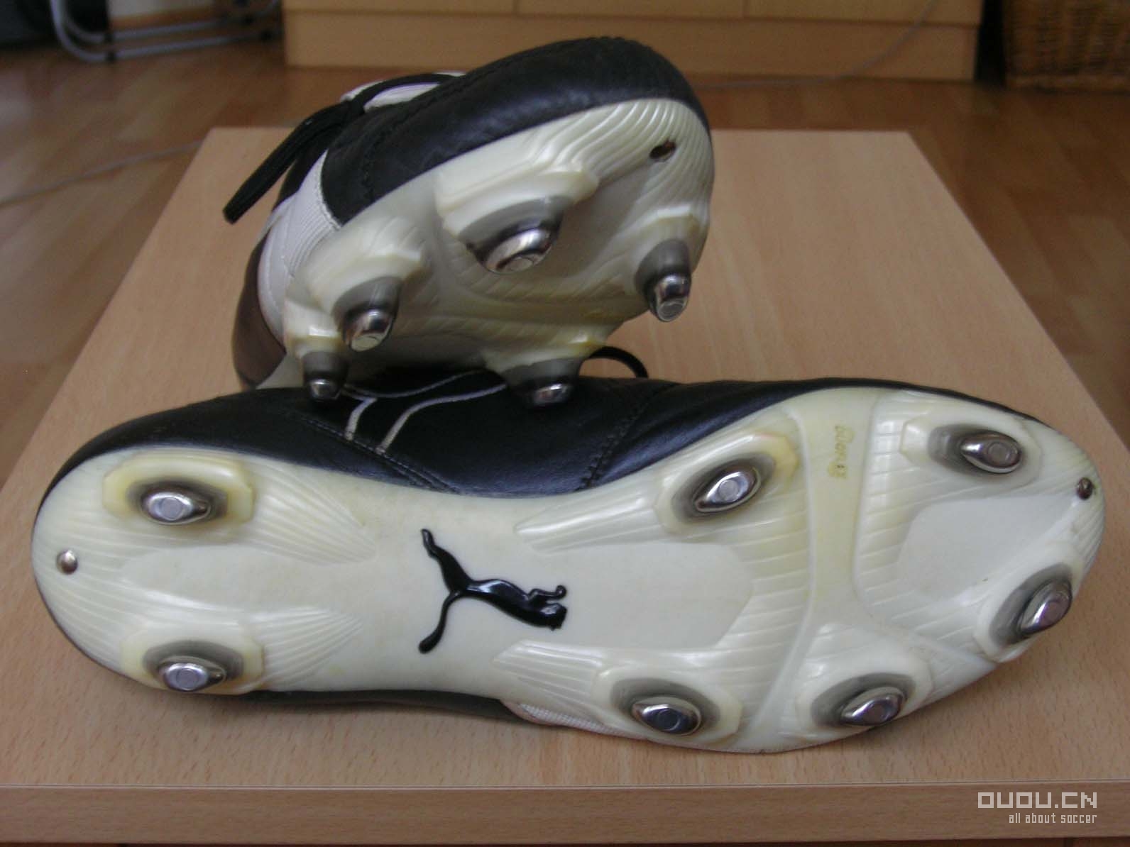 来发一下我的鞋子(又增加两双今天才买的NIKE10.16;再加一双F50 11.23)