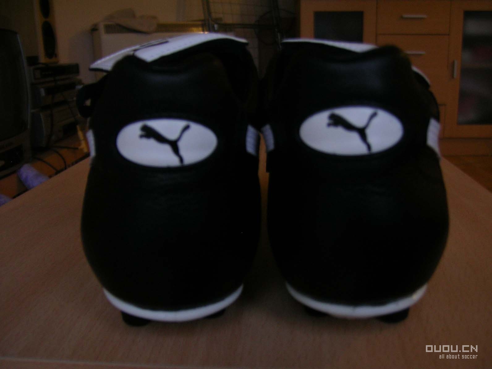 来发一下我的鞋子(又增加两双今天才买的NIKE10.16;再加一双F50 11.23)