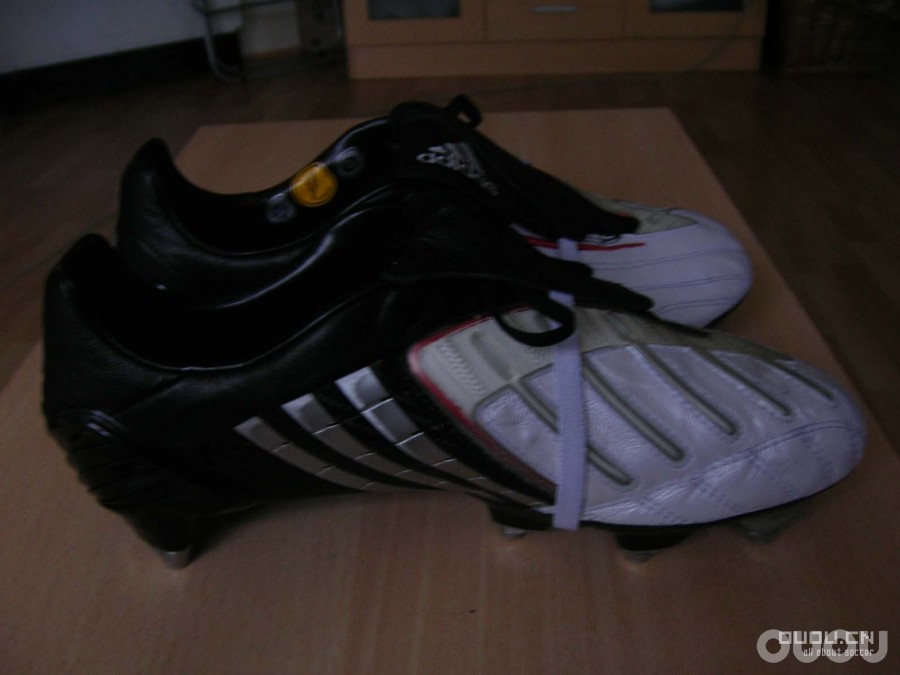 来发一下我的鞋子(又增加两双今天才买的NIKE10.16;再加一双F50 11.23)