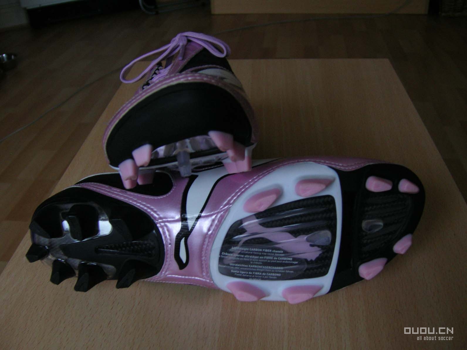 来发一下我的鞋子(又增加两双今天才买的NIKE10.16;再加一双F50 11.23)