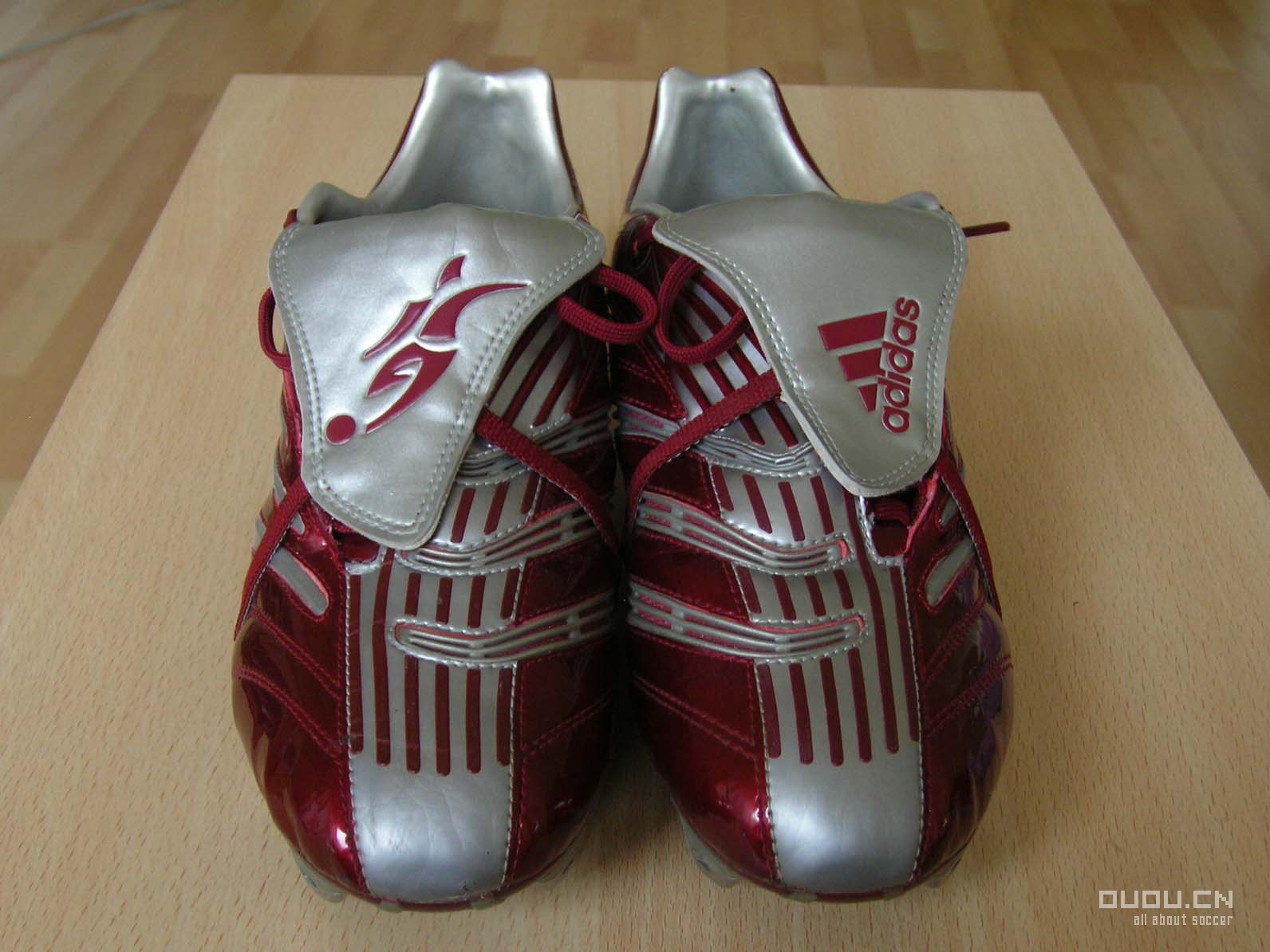 来发一下我的鞋子(又增加两双今天才买的NIKE10.16;再加一双F50 11.23)