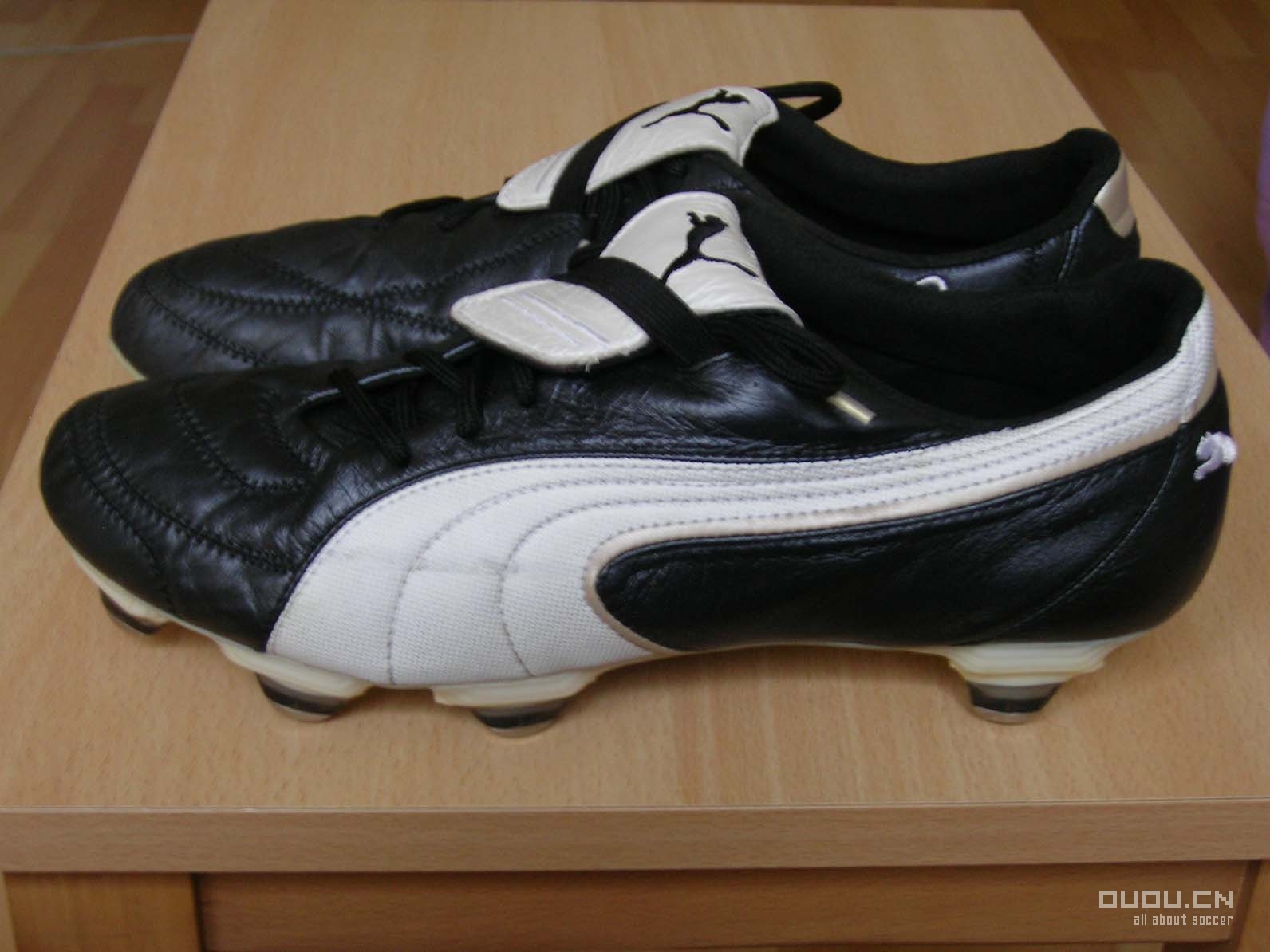 来发一下我的鞋子(又增加两双今天才买的NIKE10.16;再加一双F50 11.23)