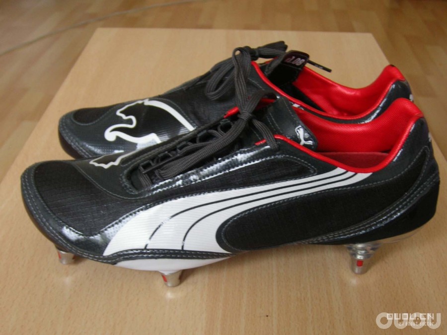 来发一下我的鞋子(又增加两双今天才买的NIKE10.16;再加一双F50 11.23)