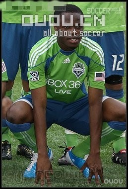 2010/11 赛季季前全球足球战靴动向