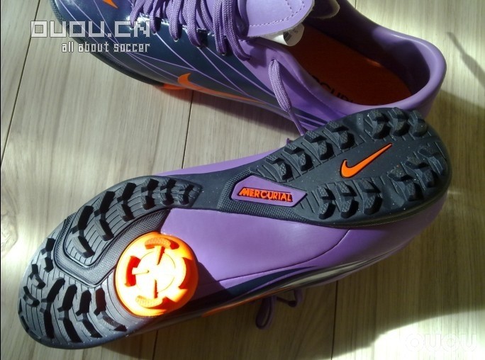 请帮我鉴定一下这鞋是不是真的 !谢谢 !