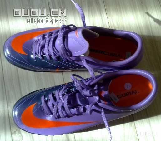 请帮我鉴定一下这鞋是不是真的 !谢谢 !