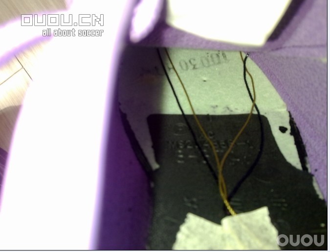 请帮我鉴定一下这鞋是不是真的 !谢谢 !