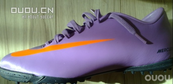 请帮我鉴定一下这鞋是不是真的 !谢谢 !