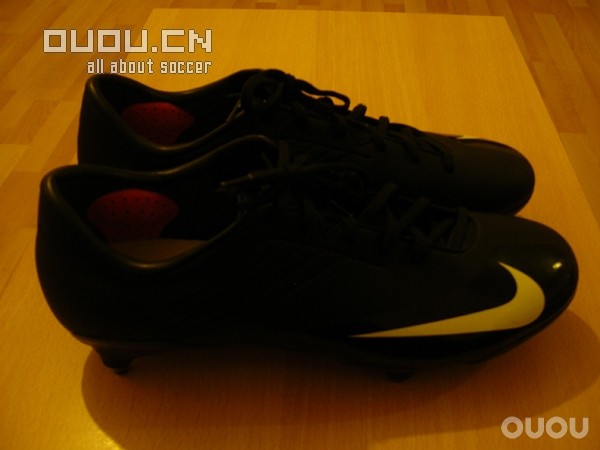 来发一下我的鞋子(又增加两双今天才买的NIKE10.16;再加一双F50 11.23)