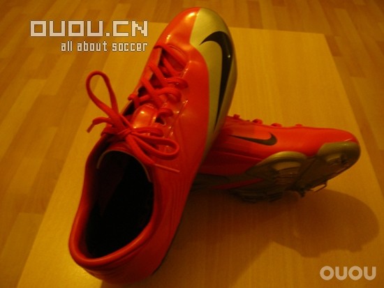 来发一下我的鞋子(又增加两双今天才买的NIKE10.16;再加一双F50 11.23)