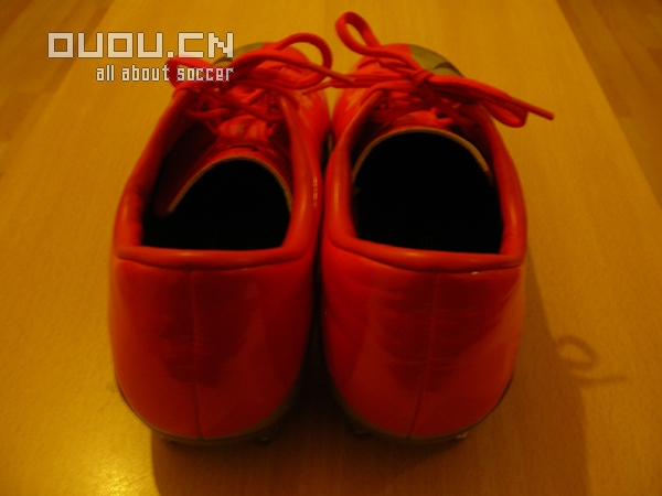 来发一下我的鞋子(又增加两双今天才买的NIKE10.16;再加一双F50 11.23)