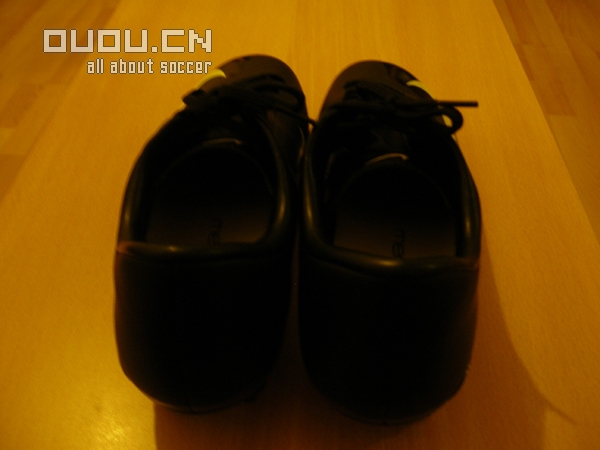 来发一下我的鞋子(又增加两双今天才买的NIKE10.16;再加一双F50 11.23)