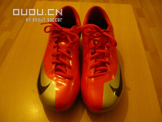 来发一下我的鞋子(又增加两双今天才买的NIKE10.16;再加一双F50 11.23)