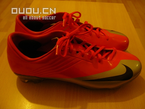 来发一下我的鞋子(又增加两双今天才买的NIKE10.16;再加一双F50 11.23)